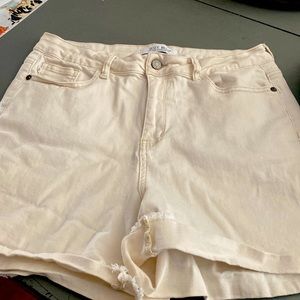 Judy Blue shorts off white